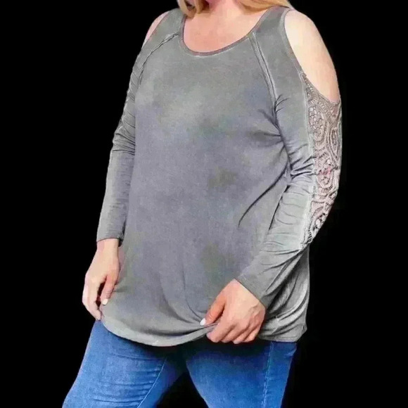 NWT - Plus Long Sleeve Charcoal Cold Shoulder Crochet Round Neck Solid Top - 1X - Picture 3 of 4